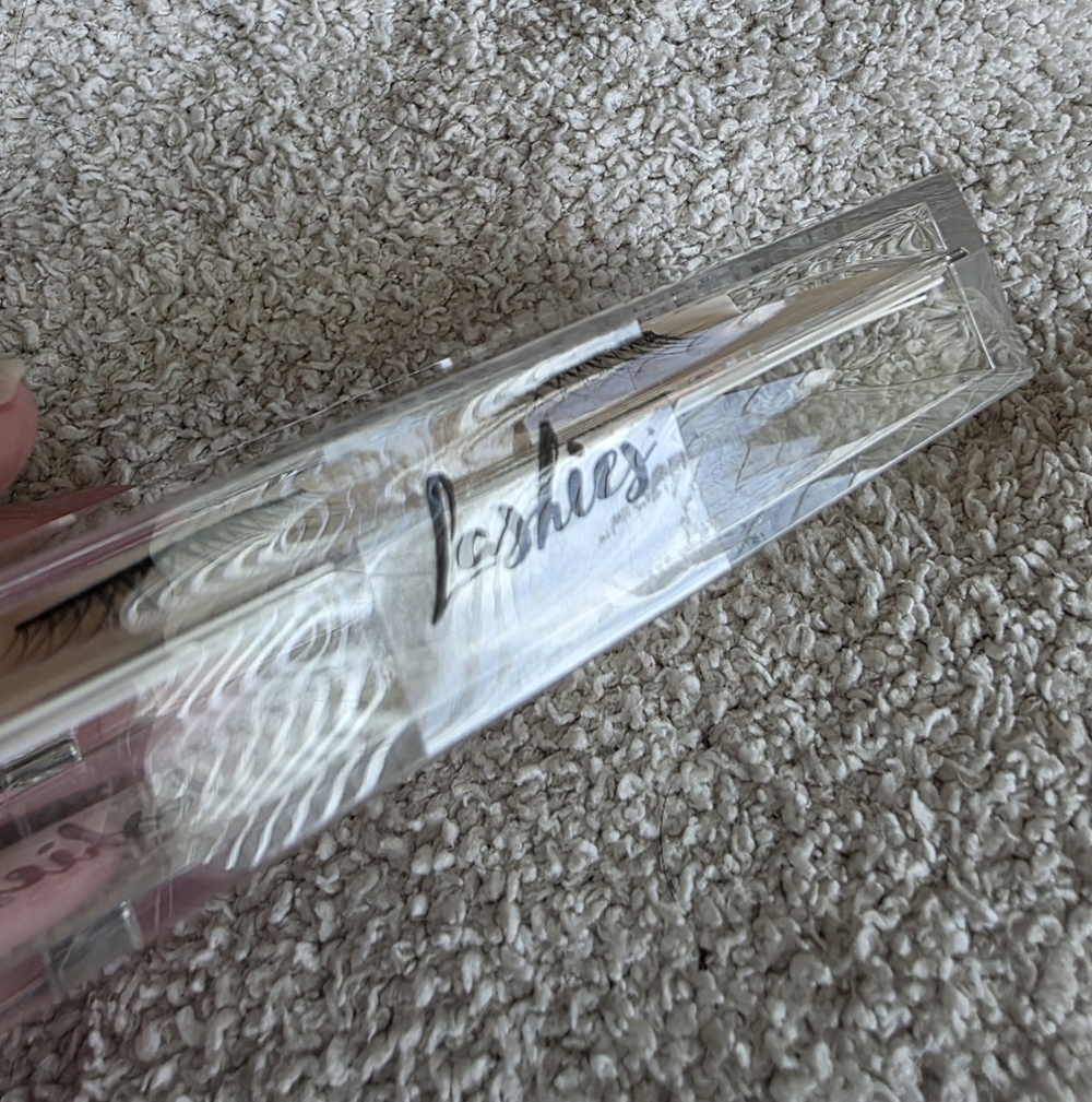 NWT Lashies by MoxieLash. Airy Lash. Premium Silk Lashes. - Picture 4 of 5
